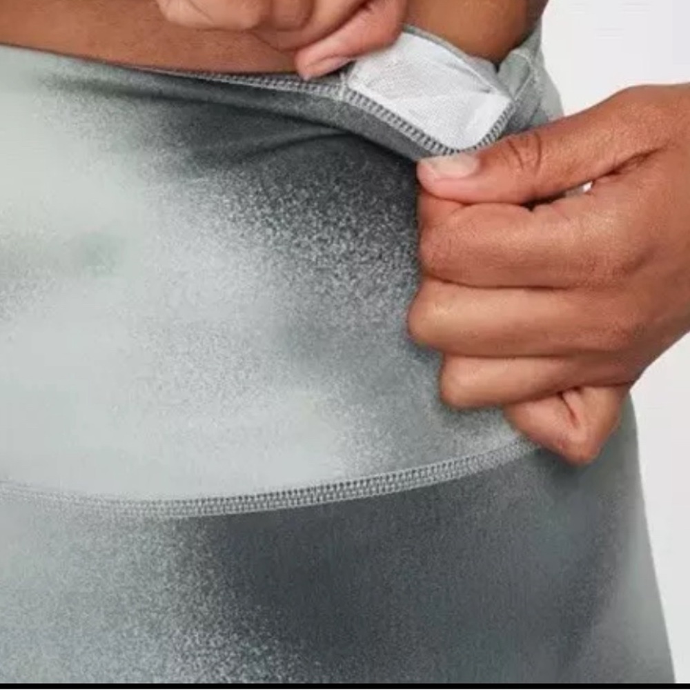 Women Nike One FQ6260-010 High Rise Waist Printed Legging Dri-Fit Pants Size XS - Picture 2 of 5
